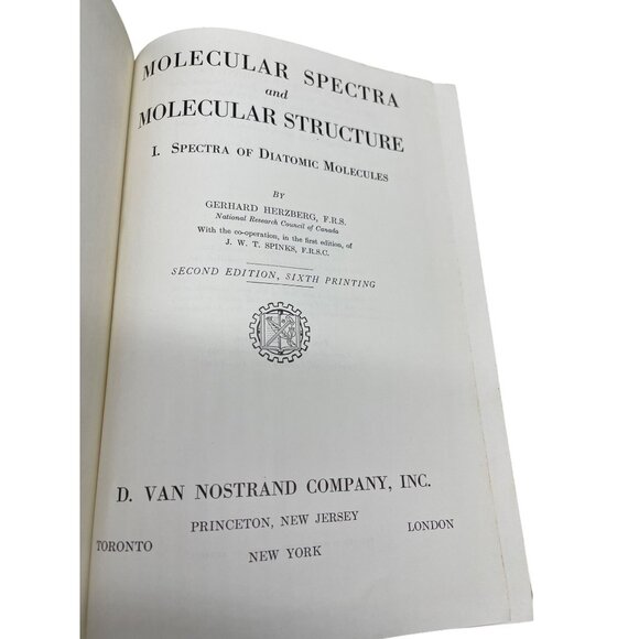 the mineral kingdom by Paul Desautels hardcover book 1950 English 231 pages READ - Picture 1 of 7